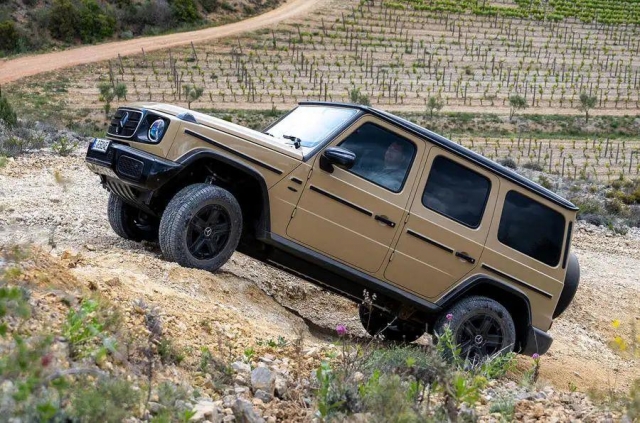 mercedes-g580-review-2024-19-climbing_result