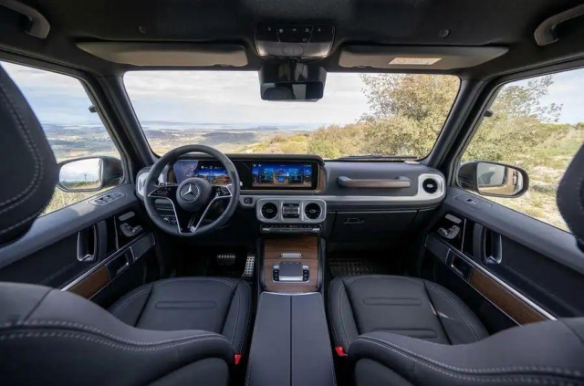mercedes-g580-review-2024-11-interior_result