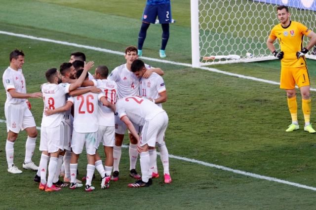 2021-06-23T184422Z_1268544901_UP1EH6N1CXGCJ_RTRMADP_3_SOCCER-EURO-SVK-ESP-REPORT