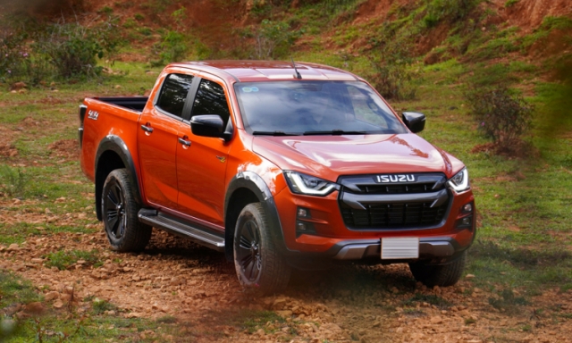 Ford Ranger tiếp tục giữ ngôi