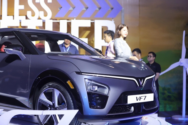 Cận cảnh VinFast VF 7 vừa ra mắt, sẵn sàng tham chiến phân khúc SUV hạng C 300567