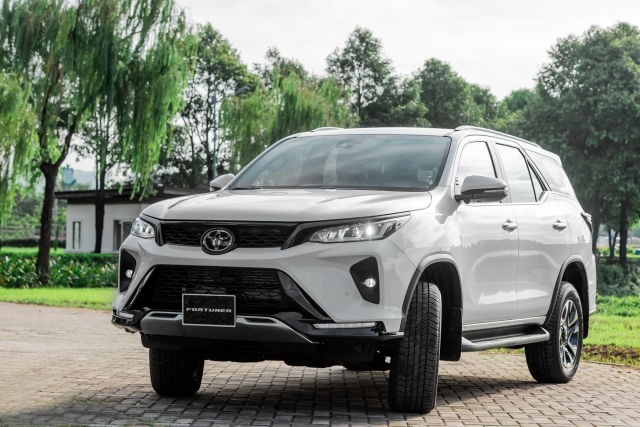 Toyota Fortuner thế hệ hiện tại đang phân phối tại Việt Nam