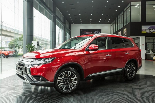 Mitsubishi Outlander ưu đãi cực khủng, giá lăn bánh rẻ hơn Mazda CX-5, Ford Territory 305622
