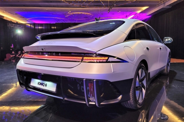 Hyundai-IONIQ-6_Rear_Parametric