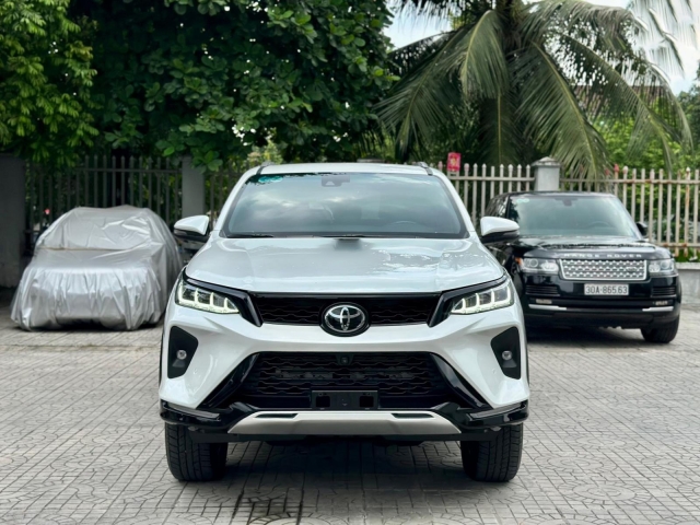 Toyota Fortuner giảm giá cực
