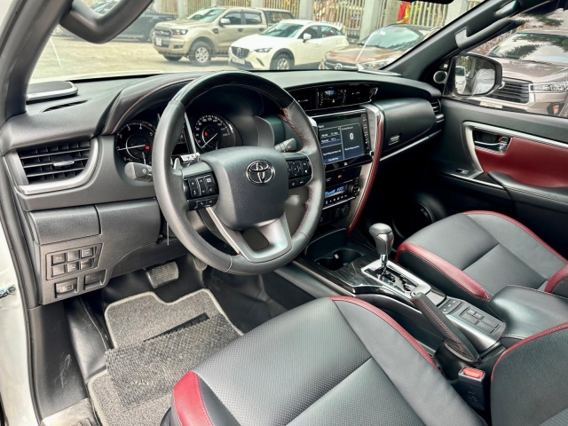 Toyota Fortuner giảm giá cực