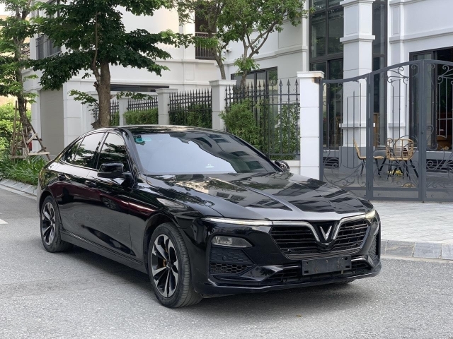 Kích cầu tháng Ngâu, VinFast Lux A2.0 cũ giảm giá