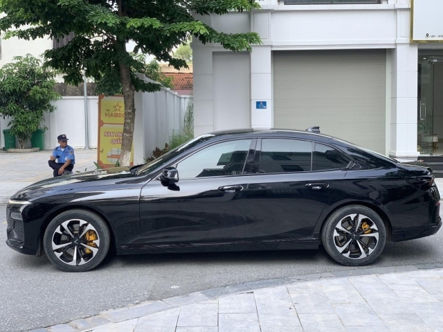 Kích cầu tháng Ngâu, VinFast Lux A2.0 cũ giảm giá