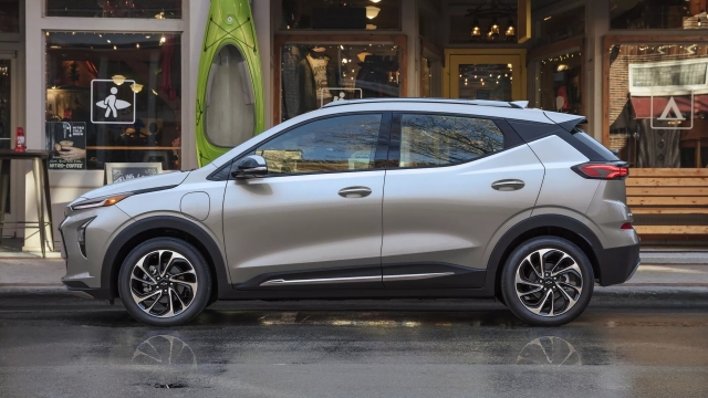 2022-Chevrolet-Bolt-EUV-2