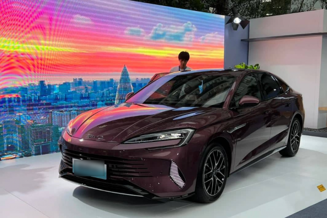 Hãng xe sắp vào Việt Nam ra mắt sedan mới: Chạy được 200 km không
