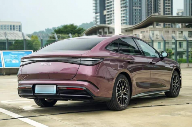 Hãng xe sắp vào Việt Nam ra mắt sedan mới: Chạy được 200 km không