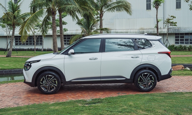 Kia Carens 2023 đầu tiên