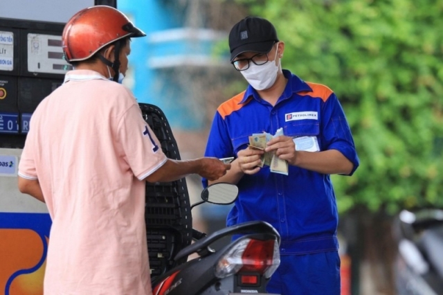 Giá xăng trong nước tiếp tục tăng, RON 95 lên sát 24.000 đồng/lít 350132