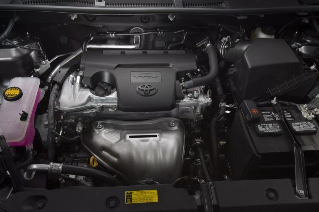 2013-Toyota-RAV4-3-2048x1366