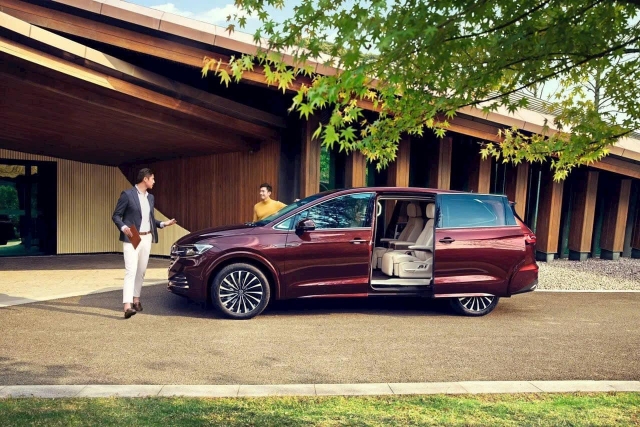 Volkswagen Viloran - đối thủ của Kia Carnival lộ giá dự kiến, có thể giao xe vào đầu năm sau 352201