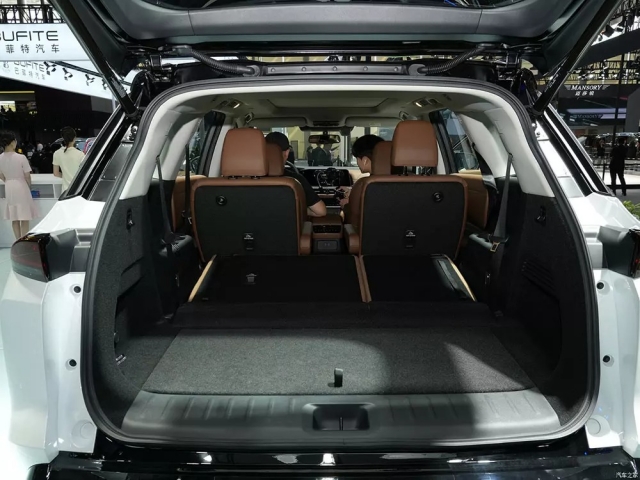 nissan-pathfinder-2024-7-19f6