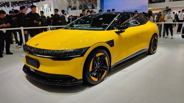 Sedan điện tăng tốc 0-100 km/h chỉ 2,8 giây nhận lượng đơn hàng