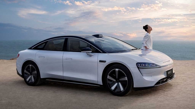 Sedan điện Luxeed S7 của Huawei chính thức ra mắt: Sạc 5 phút đi hơn 200 km, giá quy đổi từ hơn 850 triệu đồng 363937