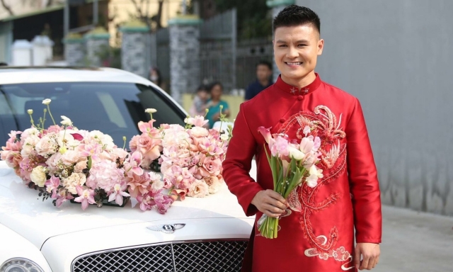 Cận cảnh xe hoa tiền tỷ được Quang Hải dùng để đón cô dâu Chu Thanh Huyền về dinh 382569