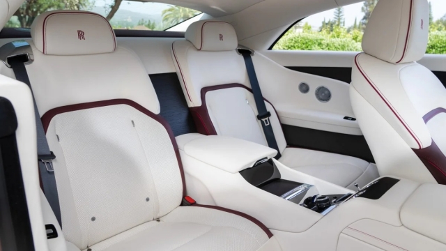 2024-rolls-royce-spectre-in-morg