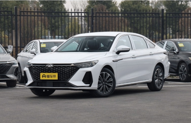 Sedan Chery Fengyun A8 ra mắt: Tầm hoạt động 1.400 km, giá quy đổi từ 411 triệu đồng 383987