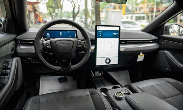 Xe điện Ford Mustang Mach-E chấp nhận bán