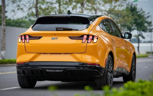 Xe điện Ford Mustang Mach-E chấp nhận bán
