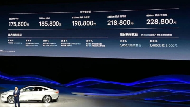 Geely Galaxy E8 - Sedan điện hạng sang của hãng xe vừa vào Việt Nam ra mắt, giá quy đổi từ hơn 600 triệu đồng 385270
