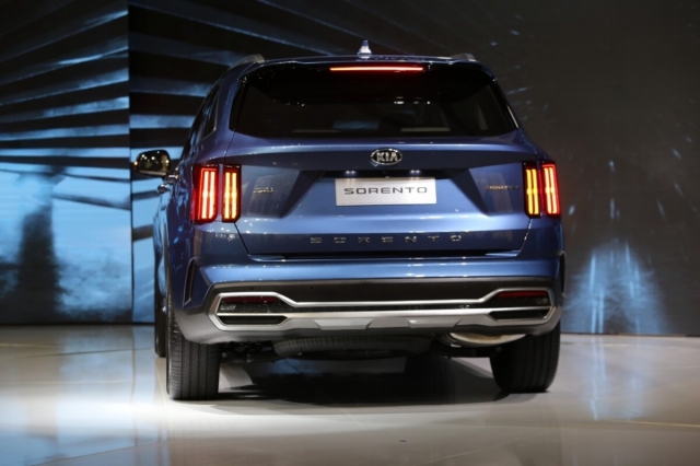 Kia điều chỉnh giá bán loạt SUV: Sorento giảm đến 60 triệu, Seltos tăng 5 triệu đồng 385363