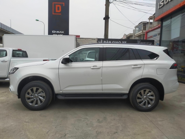 SUV đối thủ của Ford Everest giảm giá