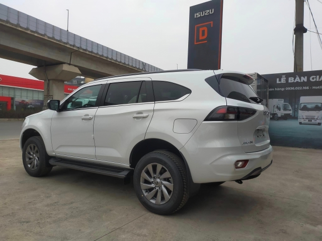 SUV đối thủ của Ford Everest giảm giá