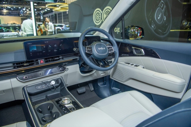 Chiêm ngưỡng ảnh thực tế của Kia Carnival Hybrid 2024, chờ ngày về Việt Nam 388499
