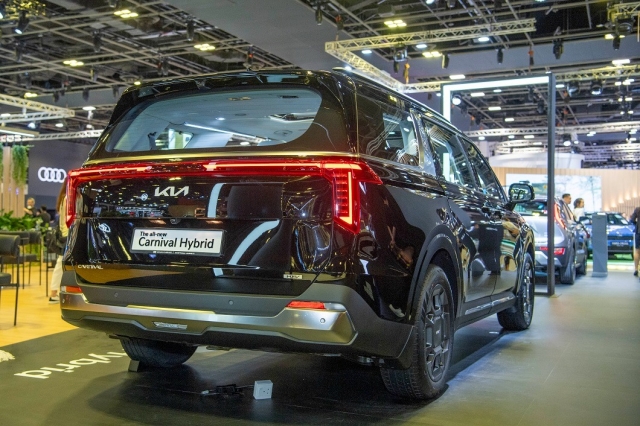 kia-carnival-hybrid-2024-24