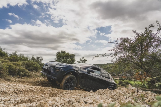Porsche Macan EV sẽ có tầm hoạt động tới hơn 500 km, sạc 4 phút chạy được 100 km 388808