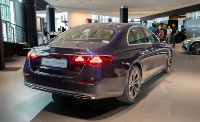 Mercedes-Benz E-Class 2024 chào sân thị trường Đông Nam Á, giá quy đổi từ 7,4 tỷ đồng 400196