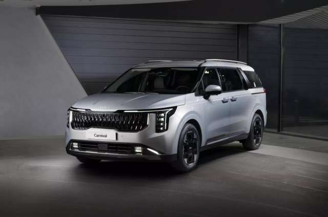 Có thế hệ mới, Hyundai Santa Fe vẫn chưa thể vượt qua 'người anh em' Kia Sorento trên sân nhà 403312