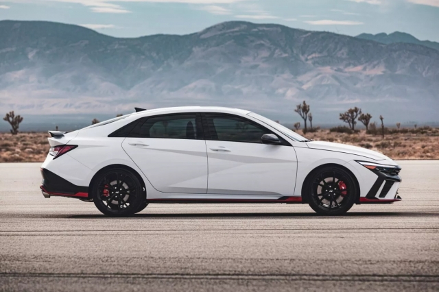 2024-Hyundai-Elantra-N-6-1536x10