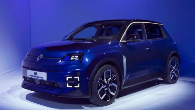 Renault 5 E-Tech 2024 trình làng: Mẫu ô tô điện rẻ hơn cả xe Trung Quốc 413958