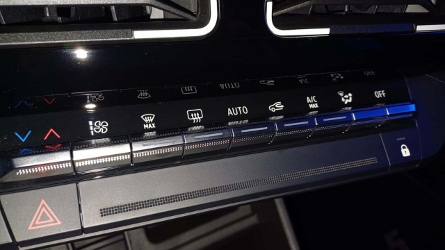 Renault 5 E-Tech 2024 trình làng: Mẫu ô tô điện rẻ hơn cả xe Trung Quốc 413963