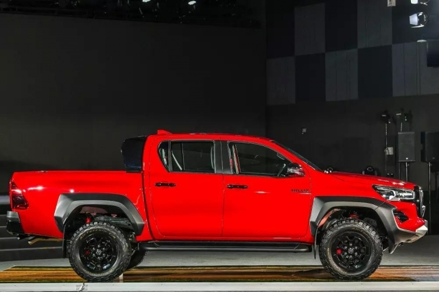 Toyota Hilux GR Sport 2024 1