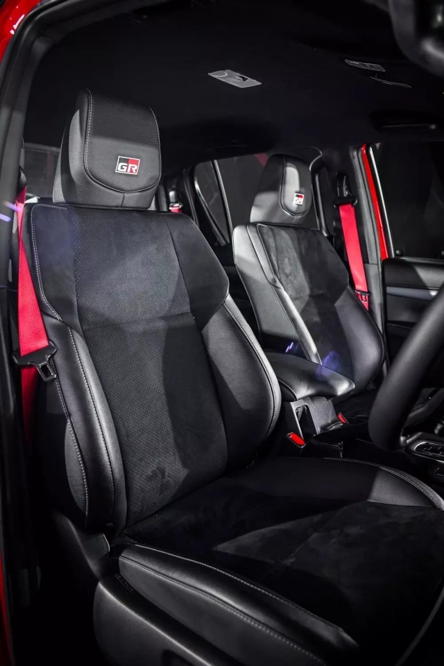 Toyota Hilux GR Sport 2024 mở bán tại Đông Nam Á, giá quy đổi từ hơn 1 tỷ đồng 425782