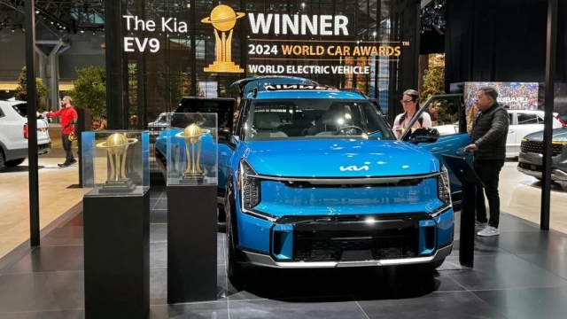 Kia-EV9-World-Car-Awards-1024x57