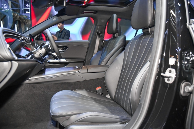 Cận cảnh Mercedes-Benz E-Class 2024 có thể về Việt Nam, giá quy đổi từ 2,79 tỷ đồng 431091