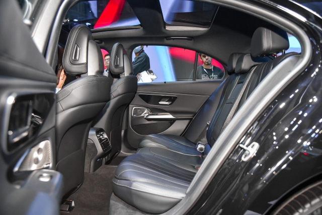 Cận cảnh Mercedes-Benz E-Class 2024 có thể về Việt Nam, giá quy đổi từ 2,79 tỷ đồng 431092