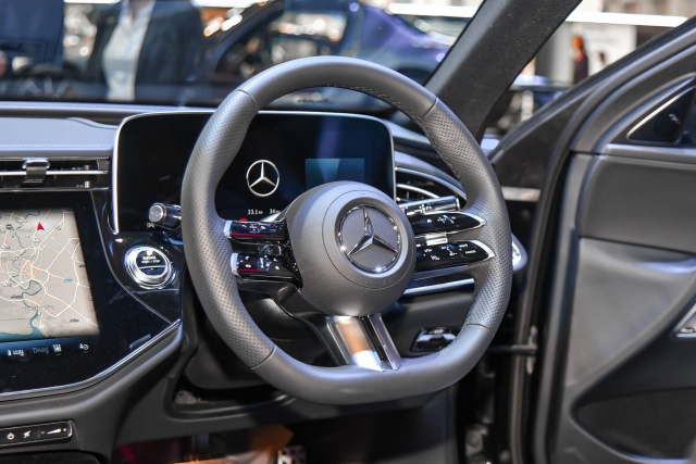 Cận cảnh Mercedes-Benz E-Class 2024 có thể về Việt Nam, giá quy đổi từ 2,79 tỷ đồng 431093