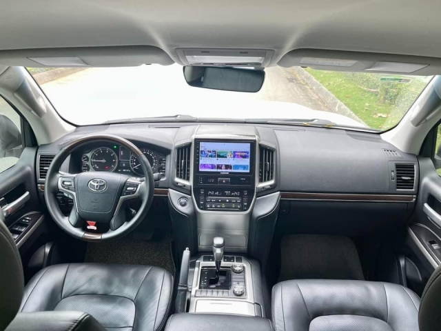 Ngỡ ngàng giá chào bán của Toyota Land Cruiser cũ sau 7 năm lăn bánh 433207