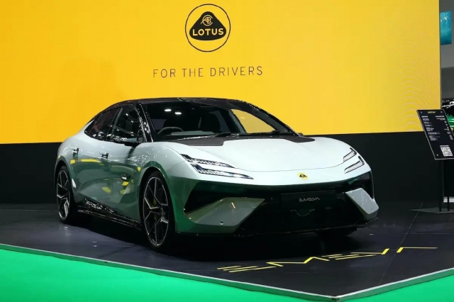 Sedan điện Lotus Emeya