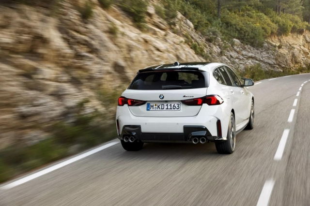 2025-BMW-M135i-20-2048x1366
