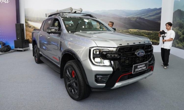 Toyota Hilux vươn lên mạnh mẽ, Ford Ranger vẫn là 'ông hoàng bán tải' 479833