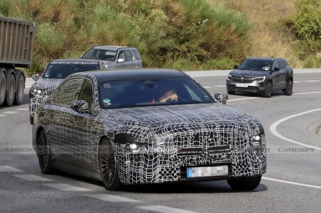 BMW-7-Series-G70-Facelift-Scoop (1)